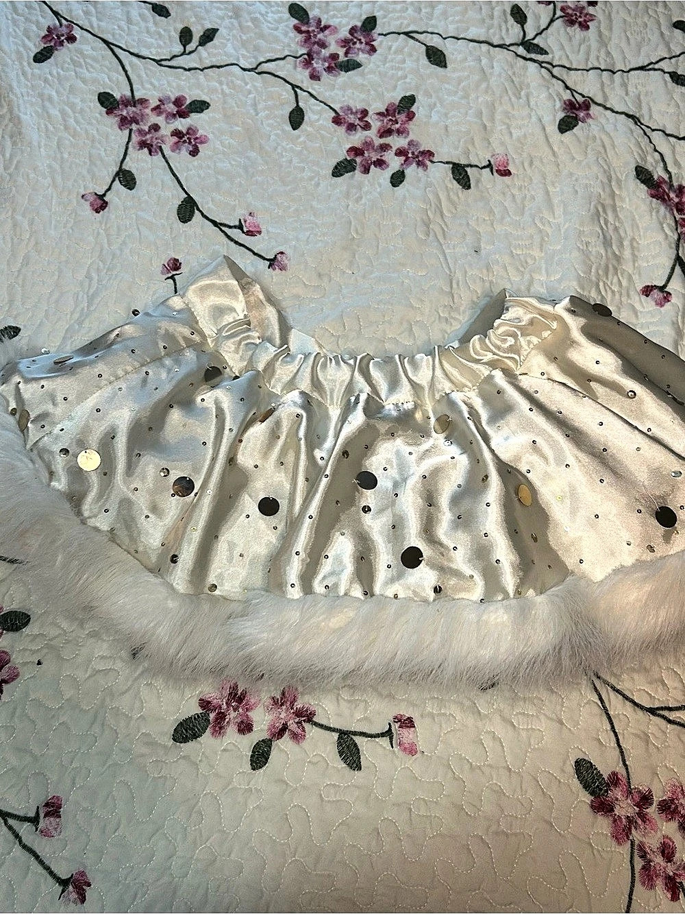 Victoria's Secret Giselle Sexy Little Things Santa Skirt White & Gold Small